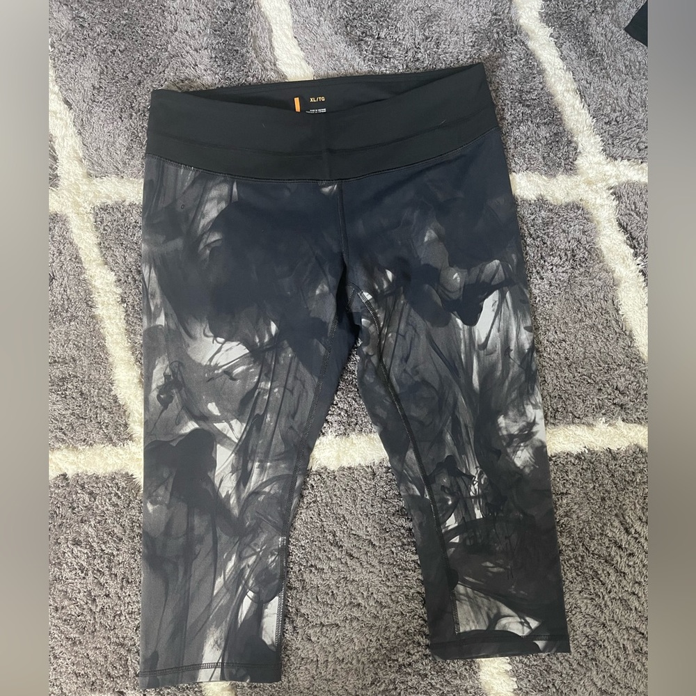 Lucy Activewear Capris or Mid Tights (XL) NWOT